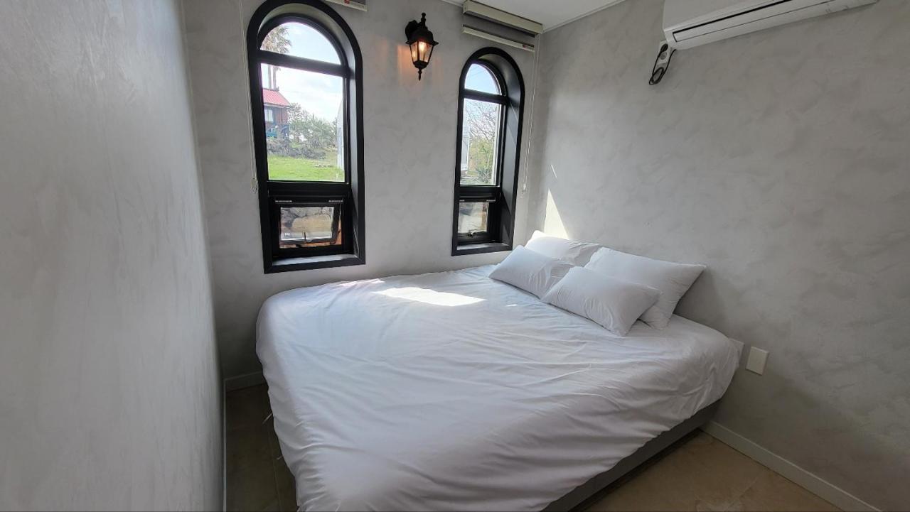 Aewol Coast 34 Hotel Jeju Exterior photo